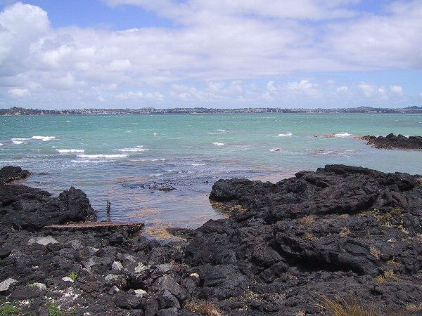 ���̉摜�͎����I�ɐ؂�ւ��܂�...