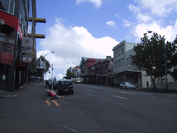 ���̉摜�͎����I�ɐ؂�ւ��܂�...