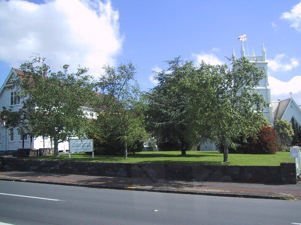 ���̉摜�͎����I�ɐ؂�ւ��܂�...