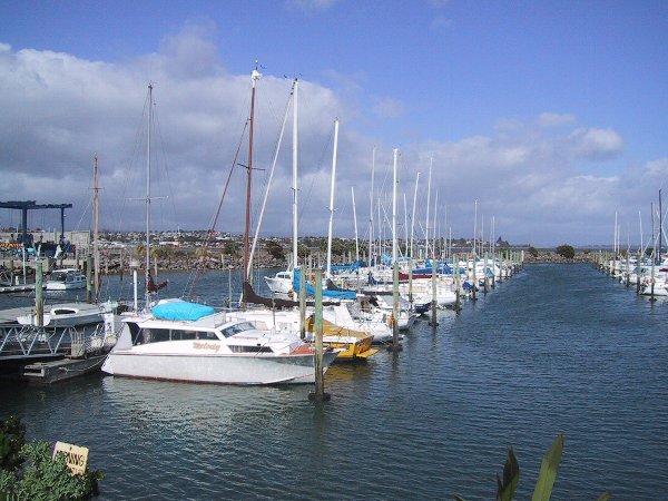 ���̉摜�͎����I�ɐ؂�ւ��܂�...