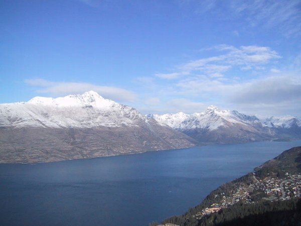 ���̉摜�͎����I�ɐ؂�ւ��܂�...