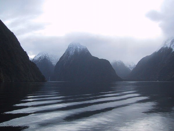 ���̉摜�͎����I�ɐ؂�ւ��܂�...